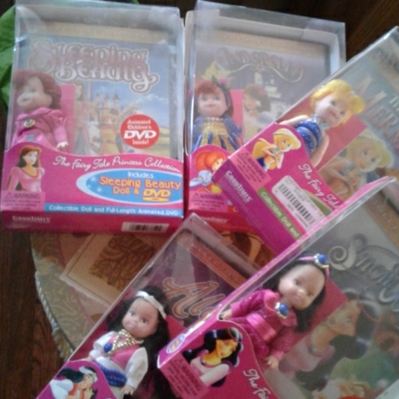 DVD Collectible Fairy Tale Classics with Dolls - Picture 8 of 8